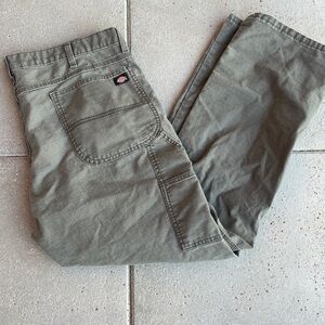 Grey Dickies Pants
#vintage #streetwear #thrift
38x32